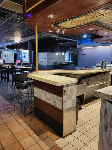 More Photos Of 18-22 Dunlop St W, Barrie Storefront For Lease
