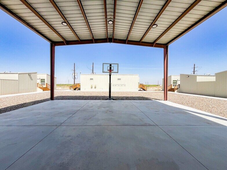 More Photos Of 906 S Highway 285, Pecos Warehouse For Sale