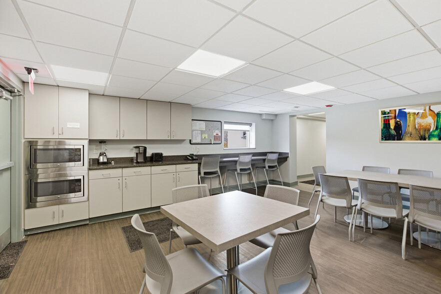 More Photos Of 3009 Washington Rd, McMurray Office For Sale