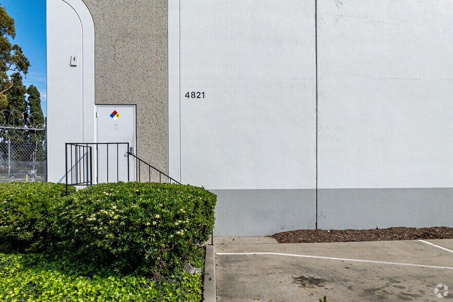 More Photos Of 4821-4845 Eastern Ave, Bell Distribution For Lease