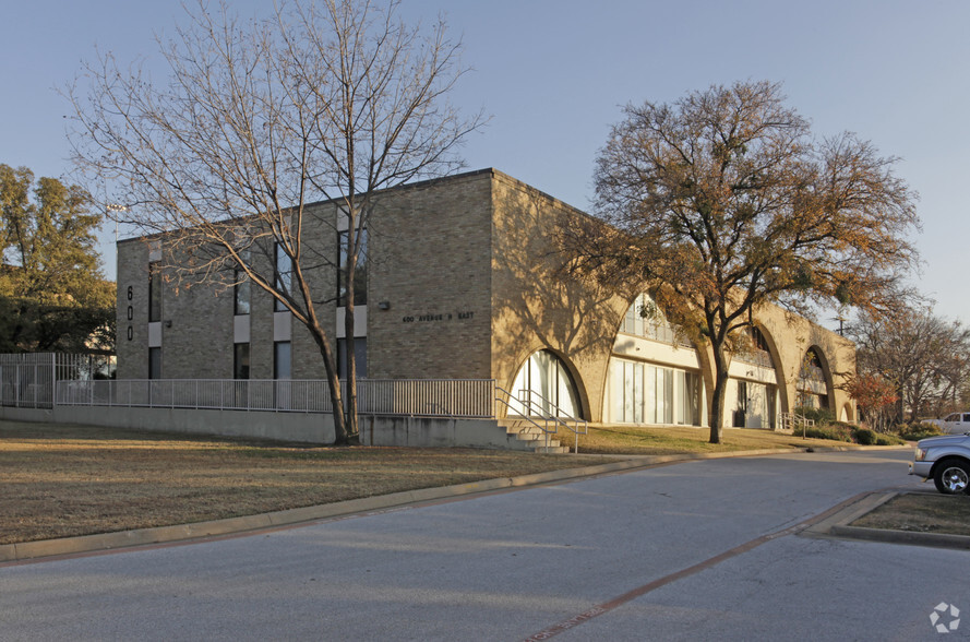 Primary Photo Of 2660 E Lamar Blvd, Arlington Office For Sale