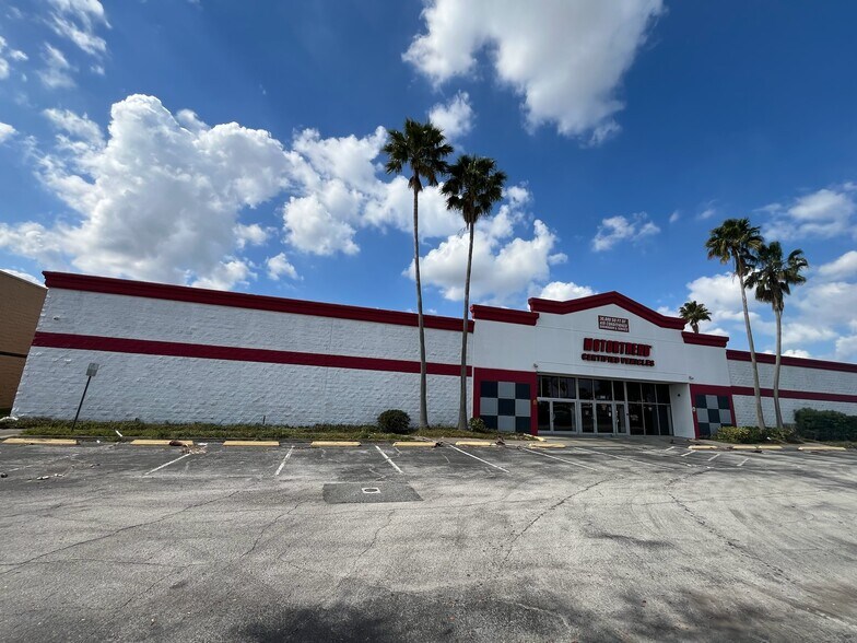 More Photos Of 2000 Principal Row, Orlando Freestanding For Lease