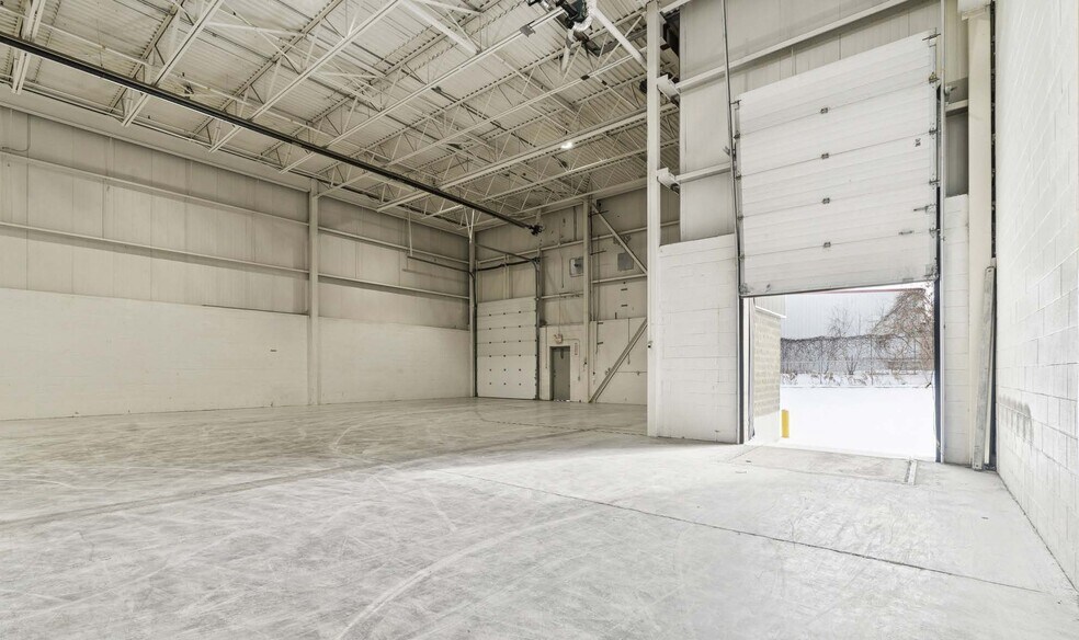 More Photos Of 1250 Kerrisdale Blvd, Newmarket Warehouse For Sale