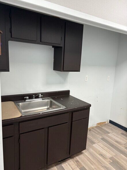 More Photos Of 241 Molnar Dr, Elmwood Park Medical For Lease