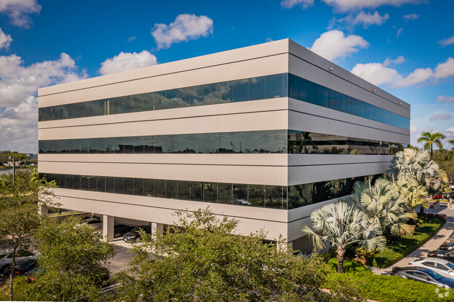 Primary Photo Of 7900 Oak Ln, Miami Lakes Coworking Space