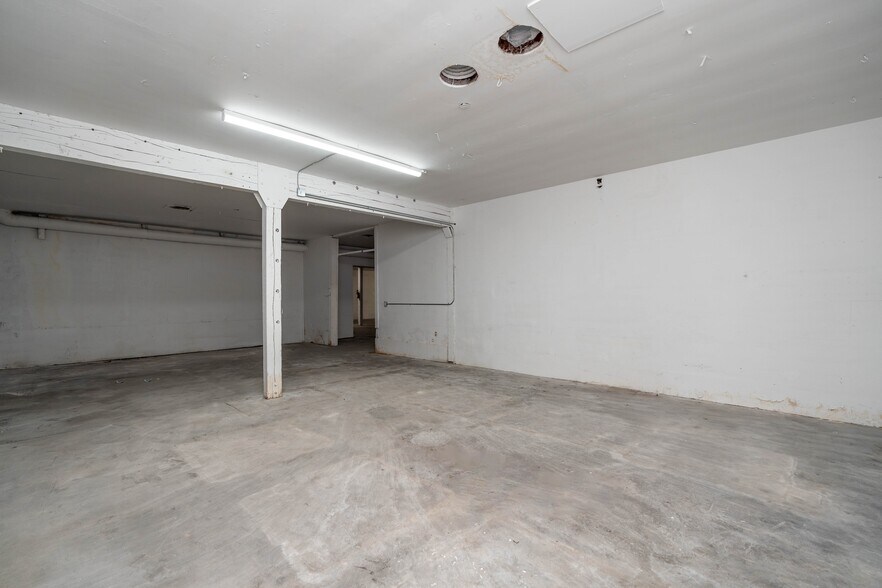More Photos Of 425 E 58th St, Los Angeles Warehouse For Lease