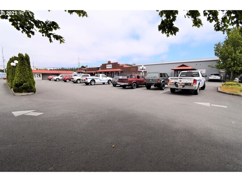 More Photos Of 1195 Newmark Ave, Coos Bay Storefront Retail Residential For Lease
