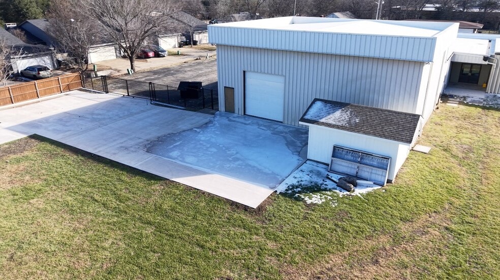 More Photos Of 5605 Wesley St, Greenville Showroom For Lease