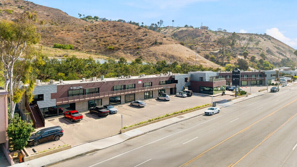 More Photos Of 22333 Pacific Coast Hwy, Malibu General Retail For Lease