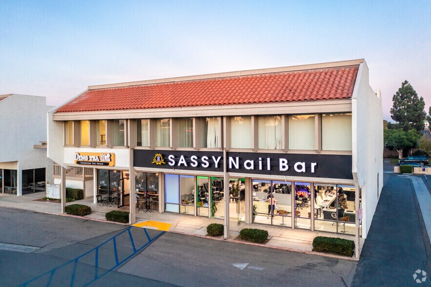 More Photos Of 2706 Harbor Blvd, Costa Mesa Storefront Retail Office For Lease