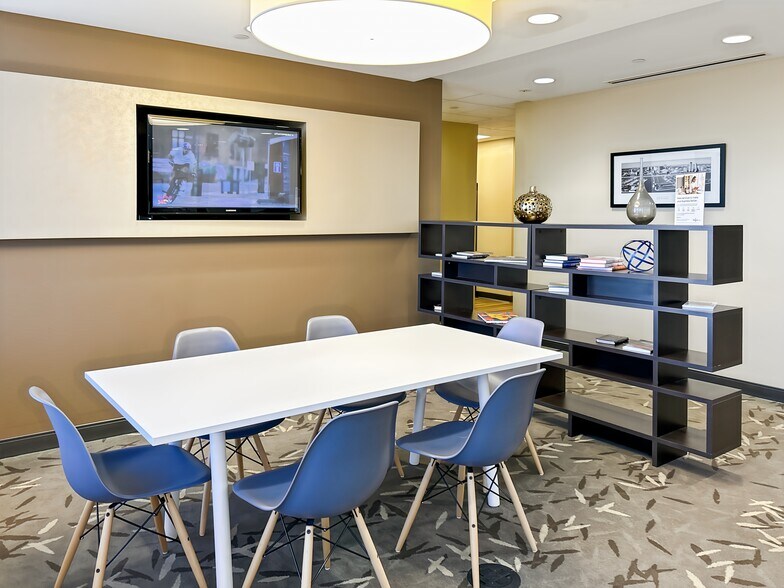 More Photos Of 7733 Forsyth Blvd, Clayton Coworking Space