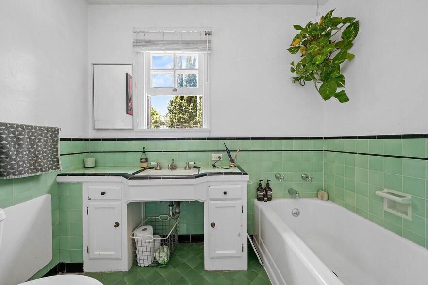 More Photos Of 155 S Westmoreland Ave, Los Angeles Apartments For Sale