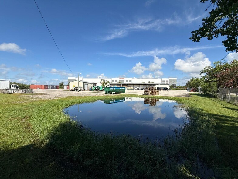 More Photos Of 325 Rand Yard Rd, Sanford Warehouse For Lease