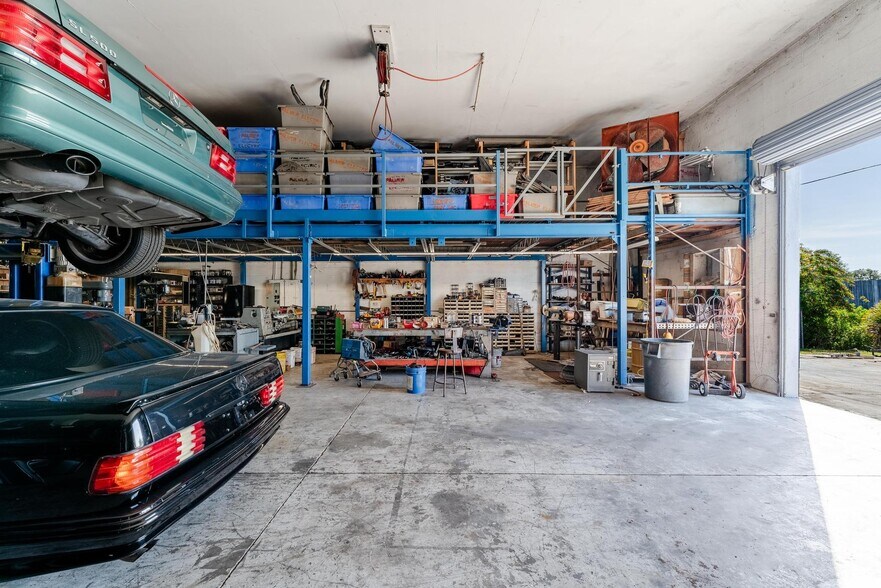 More Photos Of 209 N Industrial Loop, LaBelle Warehouse For Sale