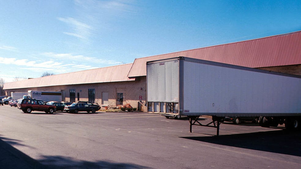 More Photos Of 4700-4724 Benson Ave, Arbutus Warehouse For Lease