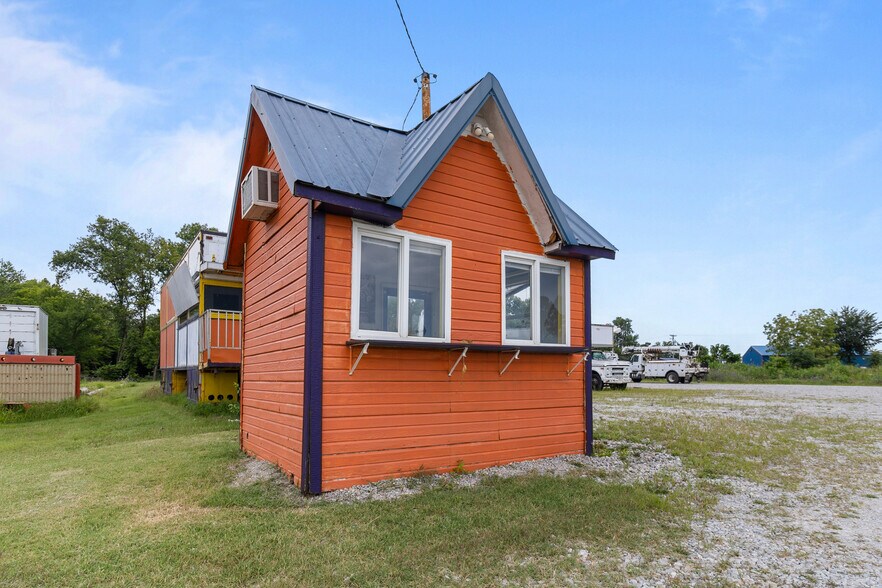 More Photos Of 1420 Highway M, Sedalia Service Station For Sale