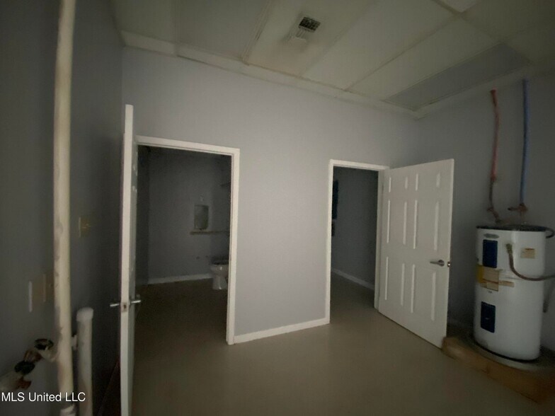 More Photos Of 12100 Highway 49, Gulfport Storefront For Lease