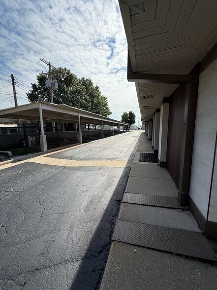 More Photos Of 2900 S National Ave, Springfield Medical For Lease