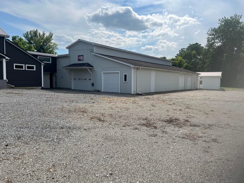 More Photos Of 380 S Main St, De Graff Light Manufacturing For Sale