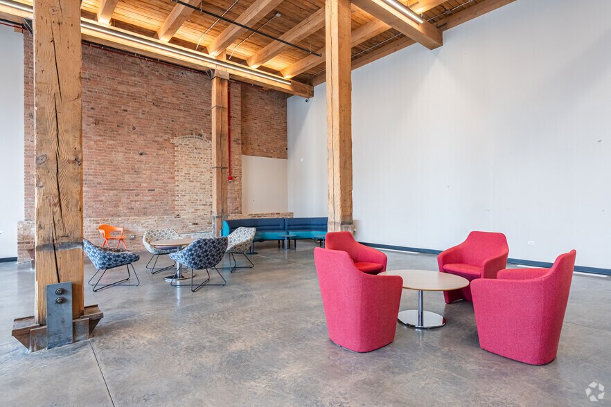 More Photos Of 924 W 19th Pl, Chicago Loft Creative Space For Lease