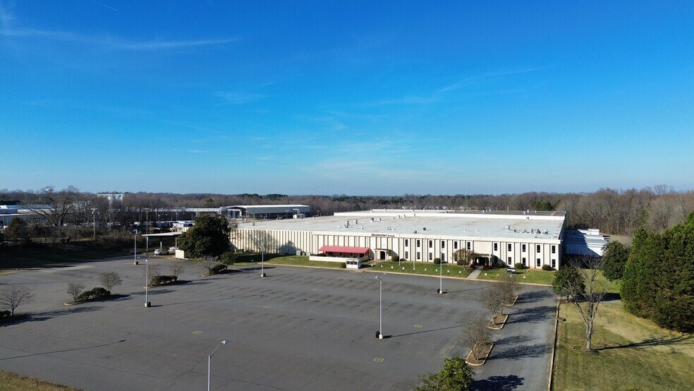 More Photos Of 111 Badger Ln, Statesville Distribution For Lease