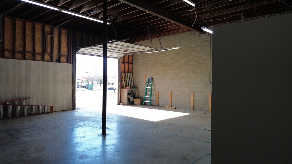 More Photos Of 2117 Broadway St, Blue Island General Retail For Lease