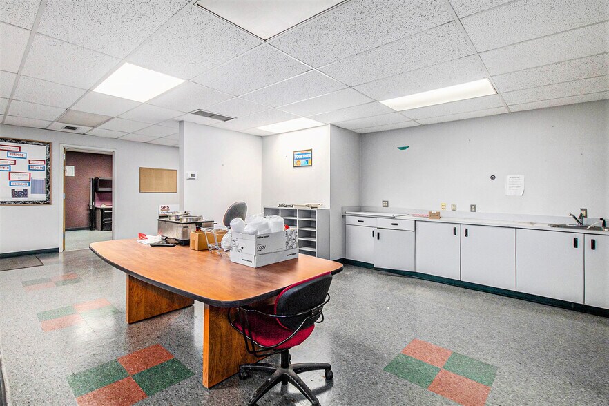 More Photos Of 1507 Walli Strasse Dr, Burton Freestanding For Sale