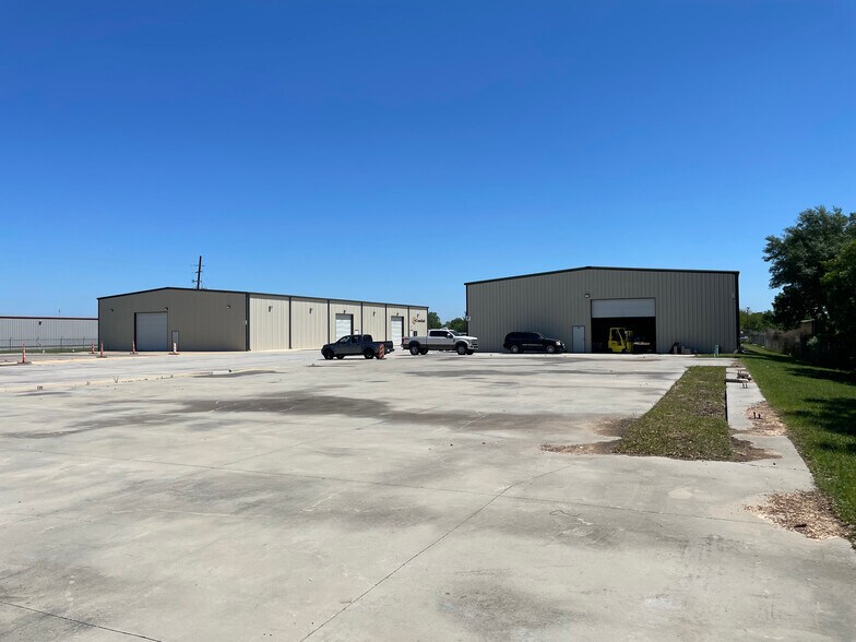 More Photos Of 18700 Becker Rd, Hockley Unknown For Lease