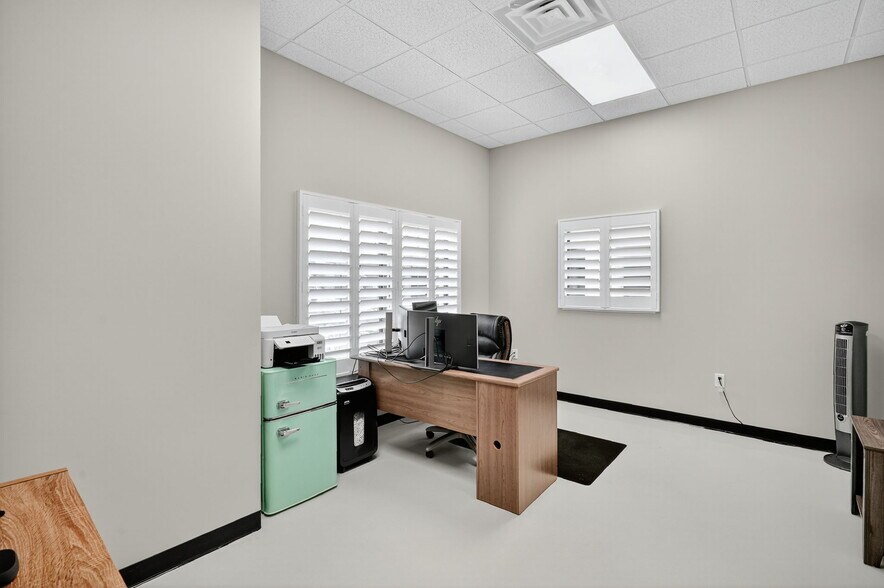 More Photos Of 881 Oakley Seaver Dr, Clermont Medical For Lease