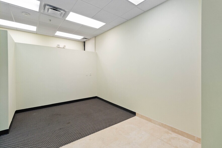 More Photos Of 7065 Westpointe Blvd, Orlando Medical For Sale