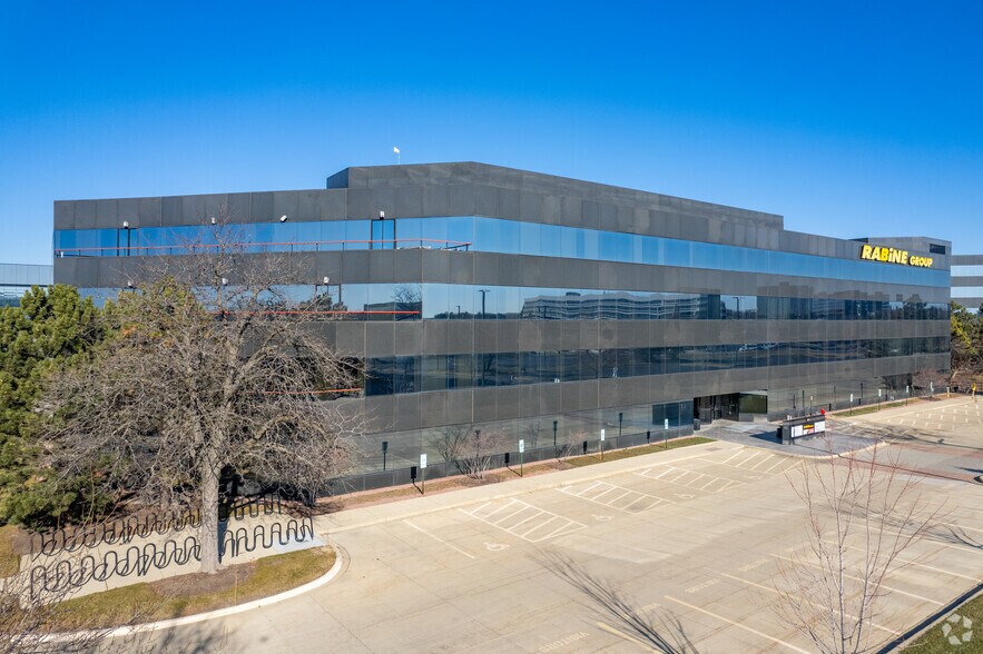 More Photos Of 900 National Pky, Schaumburg Office For Lease