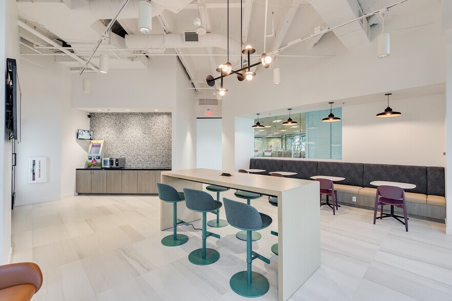 More Photos Of 2000 E Lamar Blvd, Arlington Office For Lease