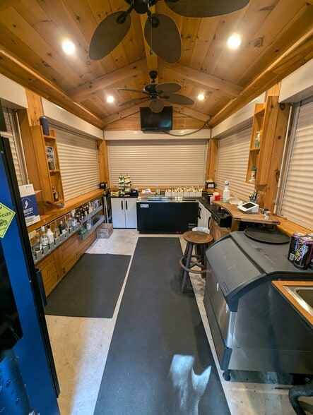 More Photos Of 32600 N State Route 44, Slate Run Hotel For Sale