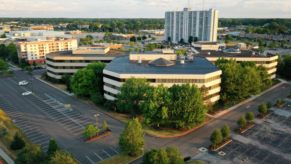 Primary Photo Of 24950-25000 Country Club Blvd, North Olmsted Unknown For Lease