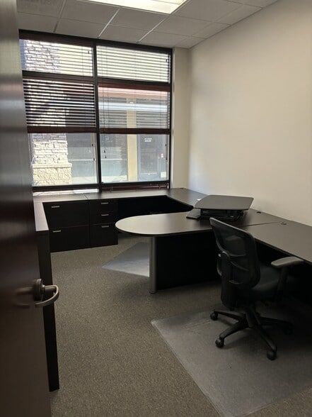 More Photos Of 20325 N 51st Ave, Glendale Office For Sale