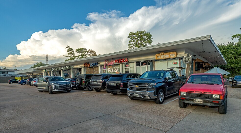 More Photos Of 3402-3412 N Shepherd Dr, Houston Storefront For Sale