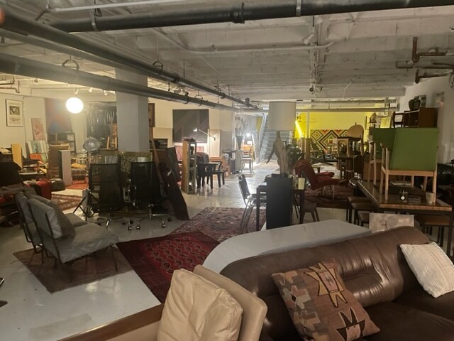 More Photos Of 2769-2787 N Milwaukee Ave, Chicago Coworking Space