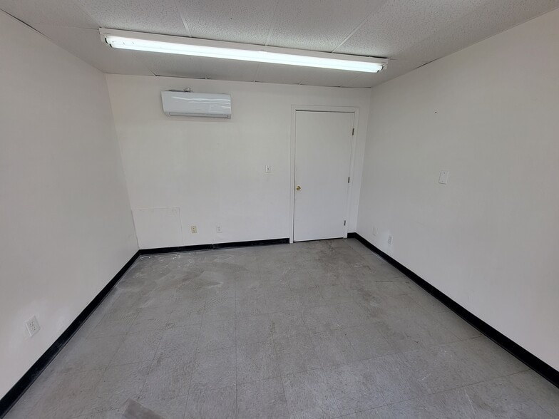 More Photos Of 7112 NW Melrose Ln, Oklahoma City Manufacturing For Lease