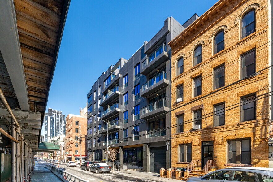 More Photos Of 36 India St, Brooklyn Apartments For Lease