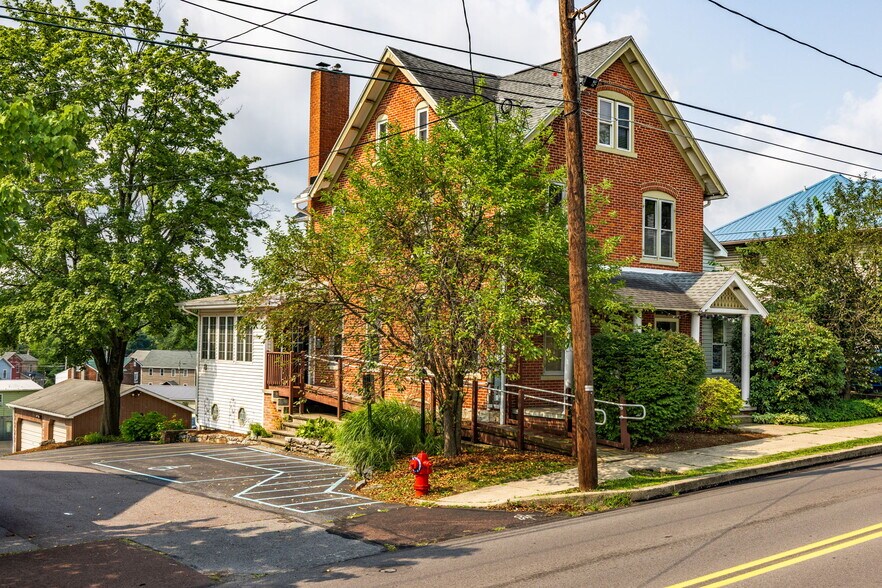 More Photos Of 330 Mahoning St, Milton Office For Sale