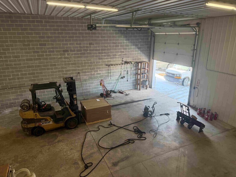 More Photos Of 1313 S Schoolhouse Rd, New Lenox Warehouse For Lease