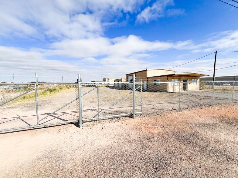 More Photos Of 1304A Dayton Rd, Midland Warehouse For Lease