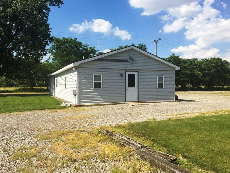 More Photos Of 6886 Wishart St, Huntsville Light Distribution For Lease