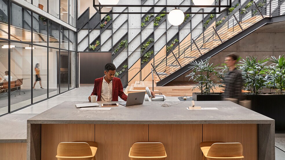 More Photos Of 2010 S Lamar Blvd, Austin Office For Lease