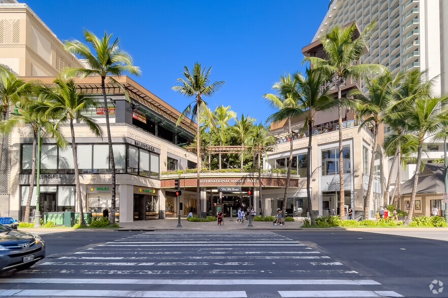 More Photos Of 2330 Kalakaua Ave, Honolulu General Retail For Lease