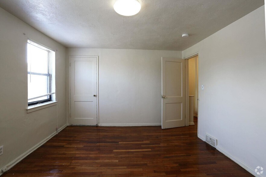 More Photos Of 35 Woodland Dr, Hartford Apartments For Sale