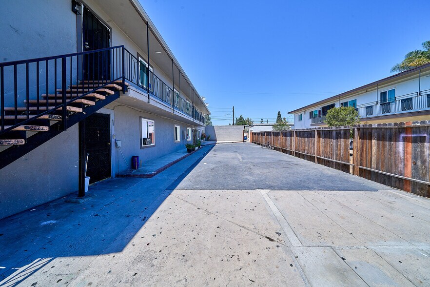 More Photos Of 2001 W Myrtle St, Santa Ana Apartments For Sale