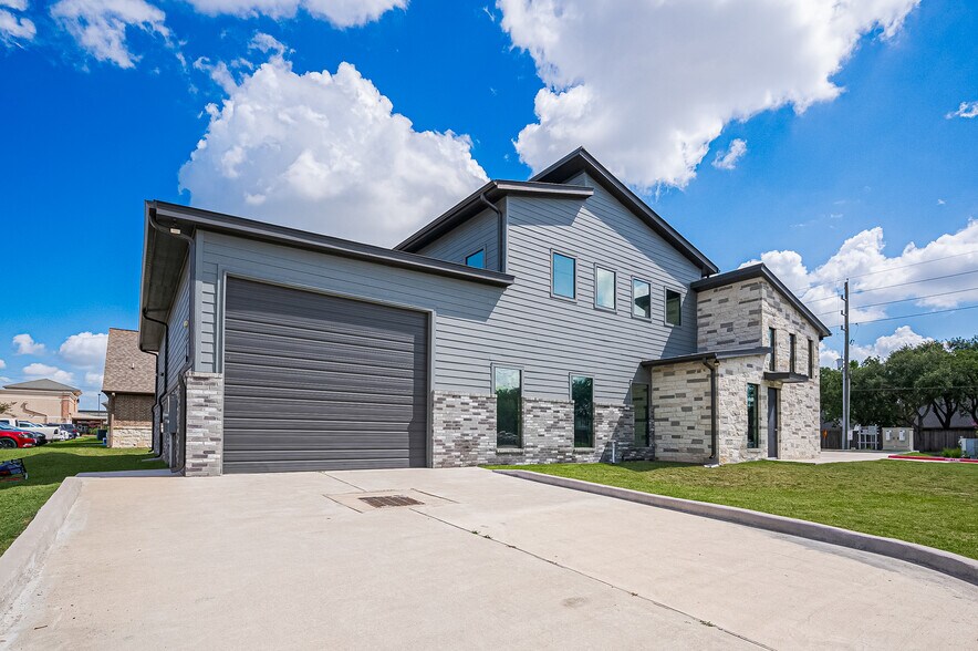 More Photos Of 640 S Peek Rd, Katy Loft Creative Space For Sale