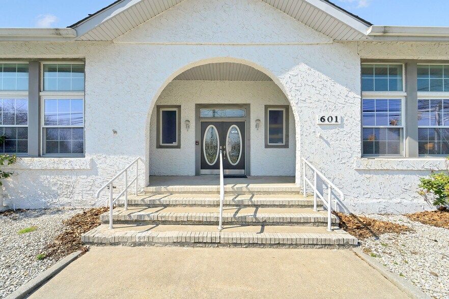 More Photos Of 601-607 White Horse Pike, Hammonton Office For Sale