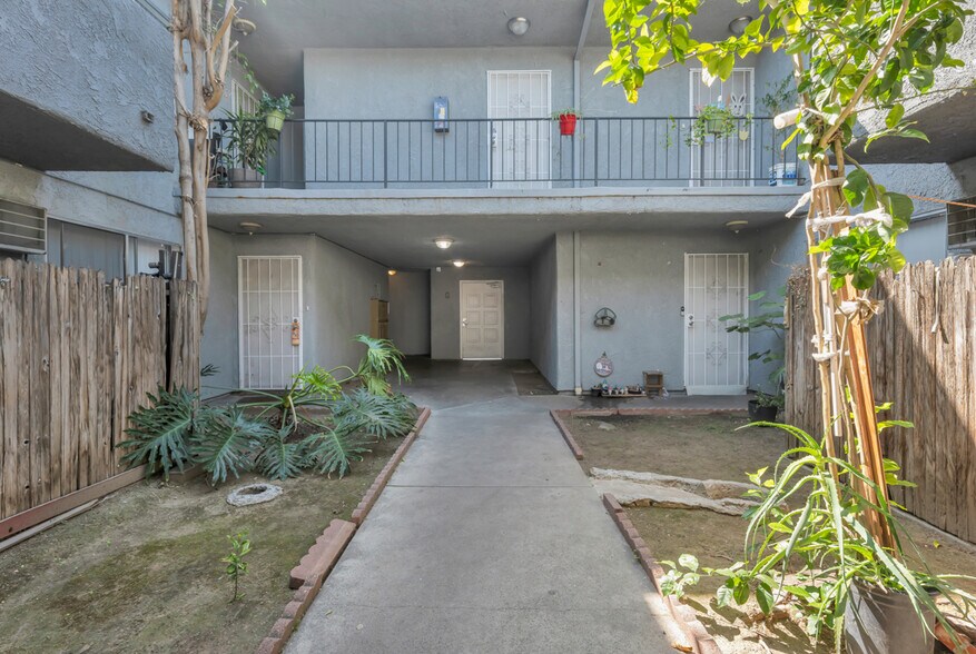 More Photos Of 13825 Vanowen St, Van Nuys Apartments For Sale